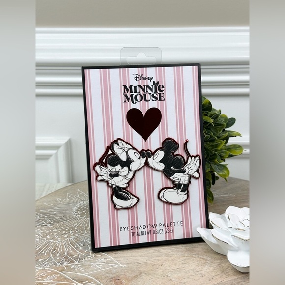 Neutral Eyeshadow Palette - Picture 2 of 2